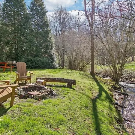 Fox Creek Cabin 3: Creekside Cabin In The Smoky Mountains!